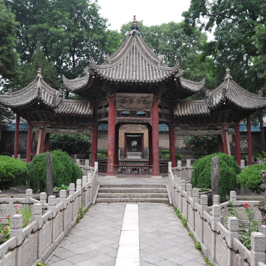 Great Mosque of Xian, China; photo: Wikimedia Commons, chensiyuan