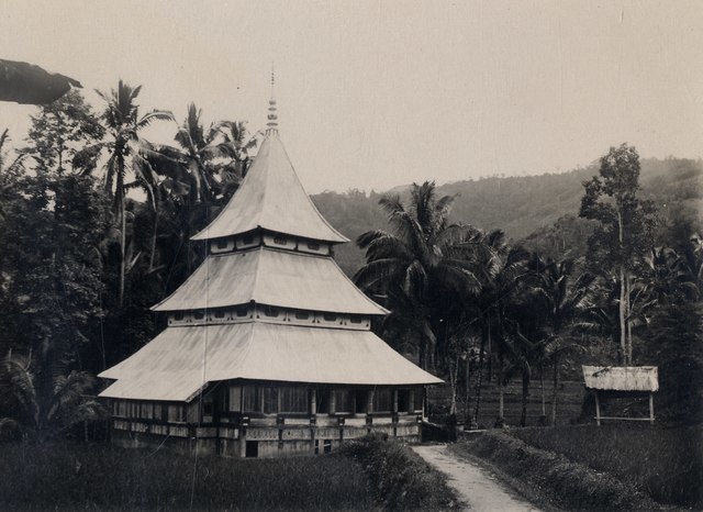 Photograph of a mosque in Sumatra, Year Unknown, Creative Commons